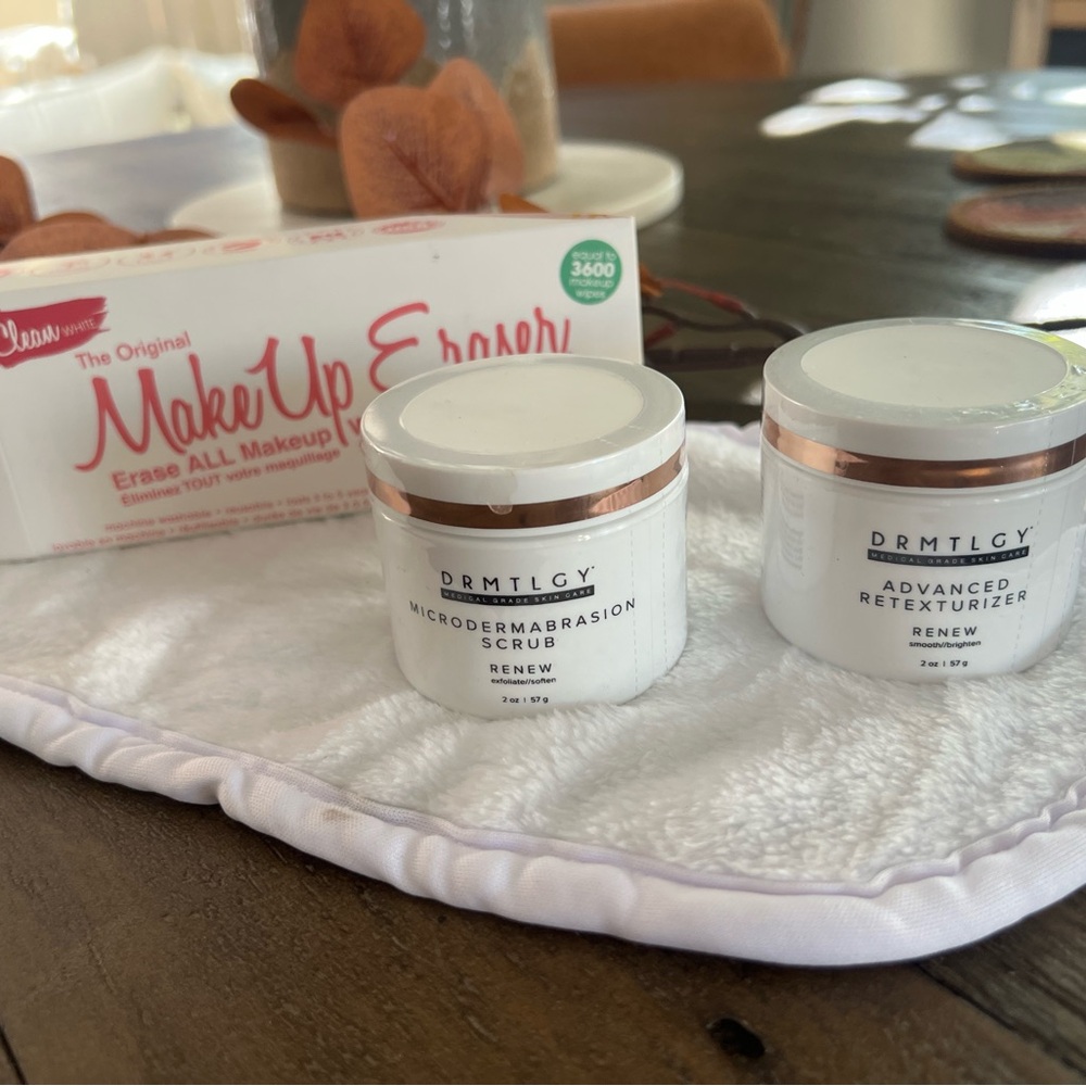 Microdermabrasion Scrub & Advanced Retexturizer Set - White